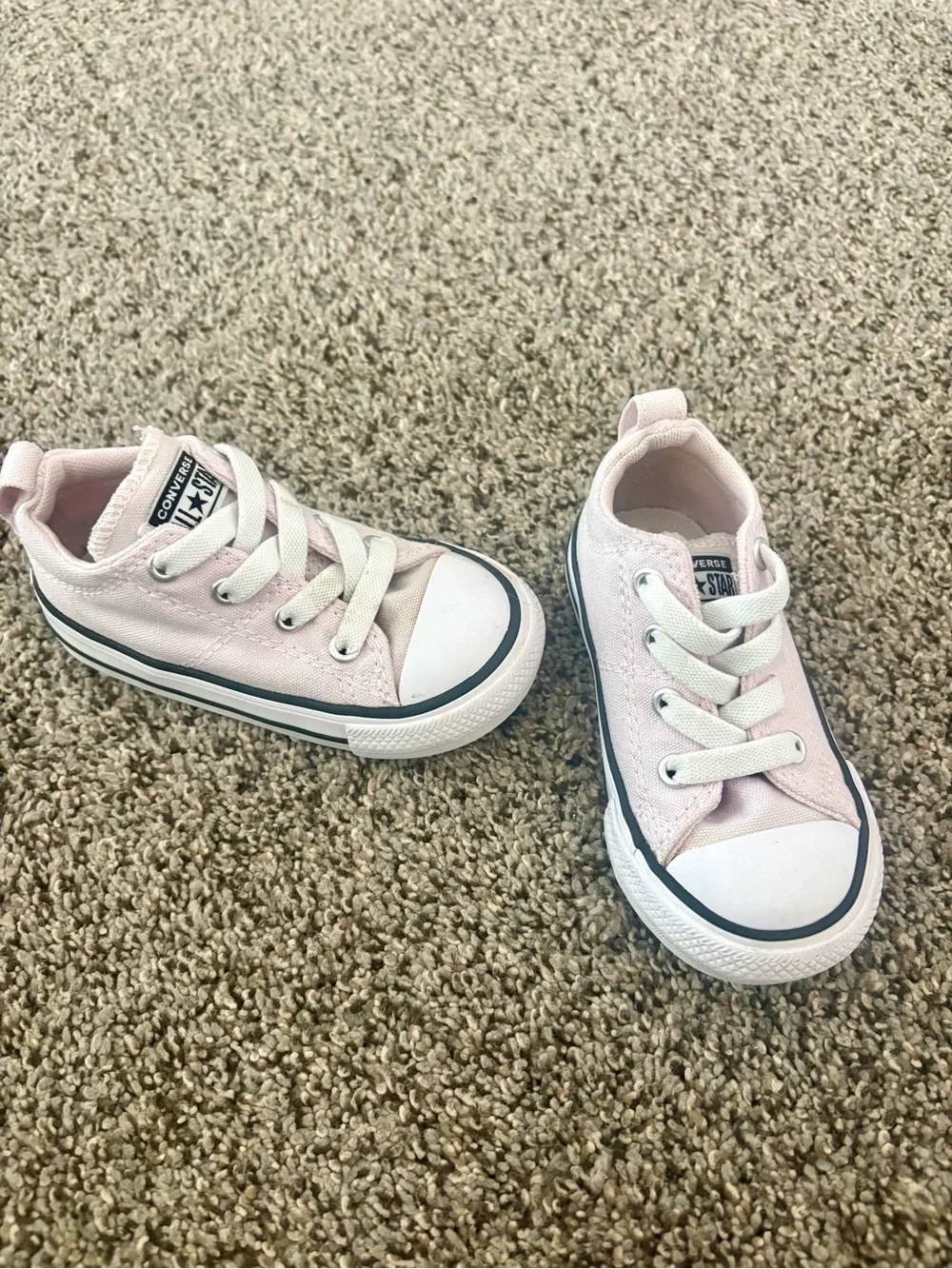 Girls Converse Chuck Taylor All Star Pink Low Top Sneakers – Size 6